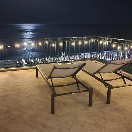 דירה Seafront Penthouse In Taormina