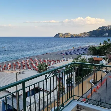 Seafront Penthouse In Taormina Mazzeo